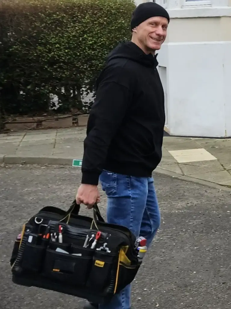 Locksmith ivo with tool bag